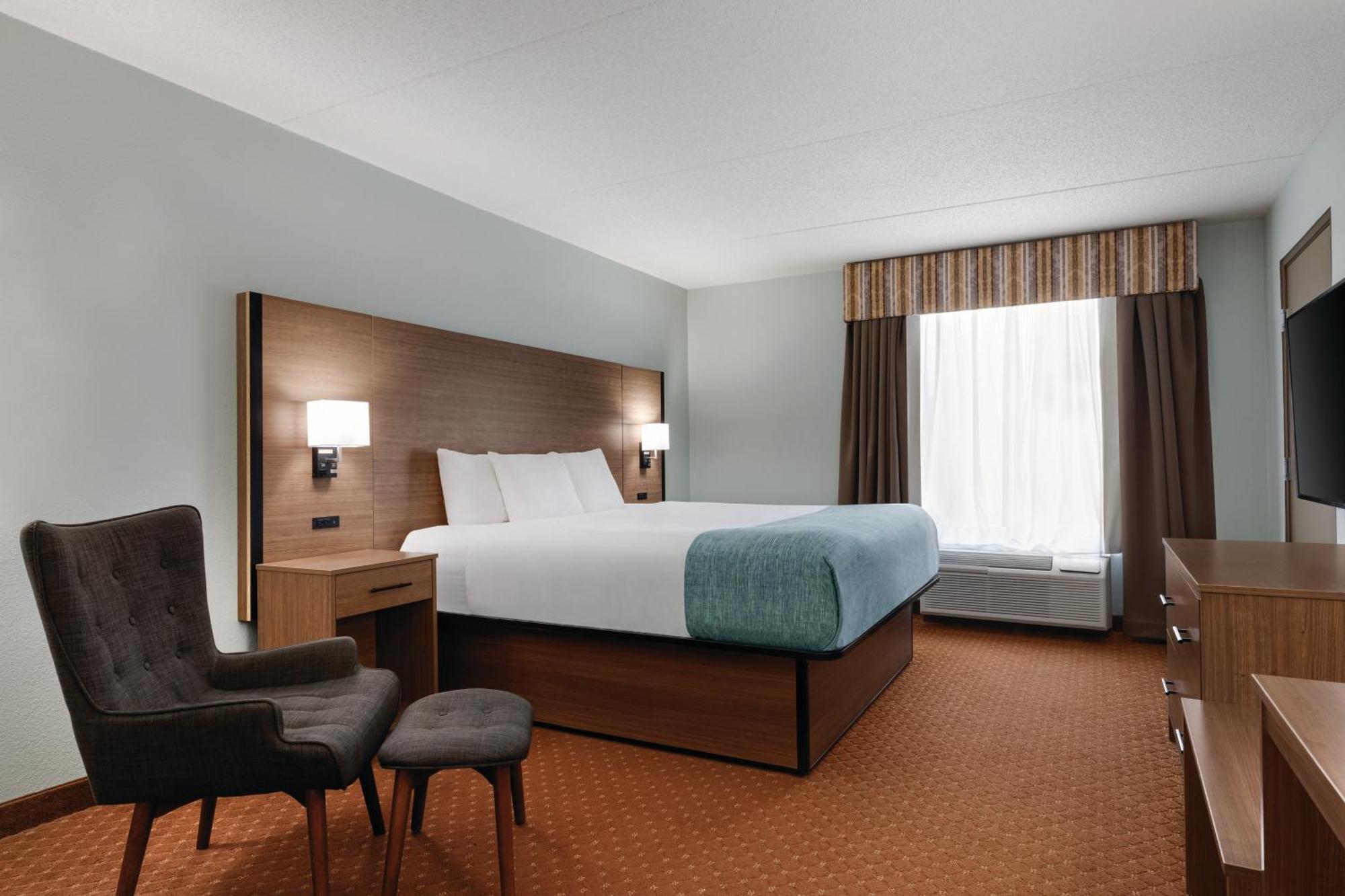 One-Bedroom King Suite - Non-Smoking